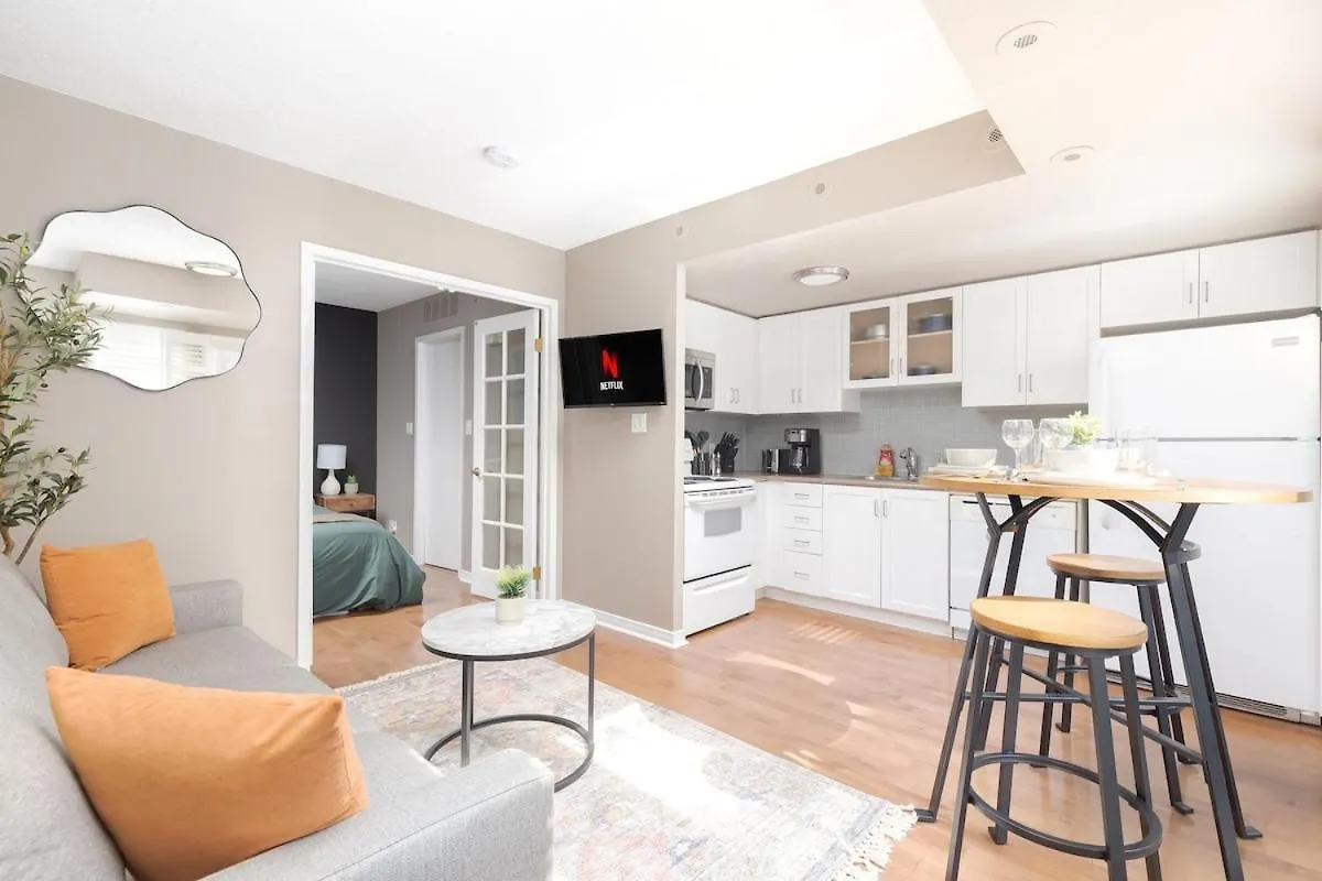 Comfy Liberty Village Home 1Bd Steps From King St Toronto Holiday home